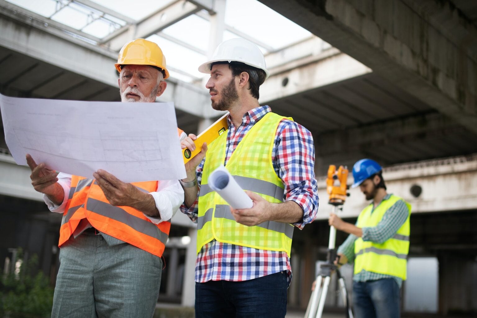 engineer-foreman-and-worker-discussing-in-building-construction-site-1536x1024